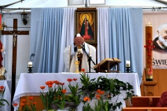 26 kwietnia 2020 r. - Poświęcenie Ornatu z Ojcem Pio - prezent od Parafian